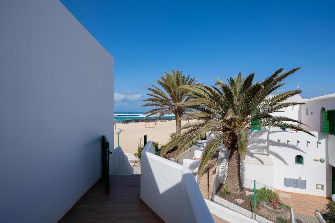 Homeforguest Modern And New Beachfront Apartment Ла Олива Екстериор снимка