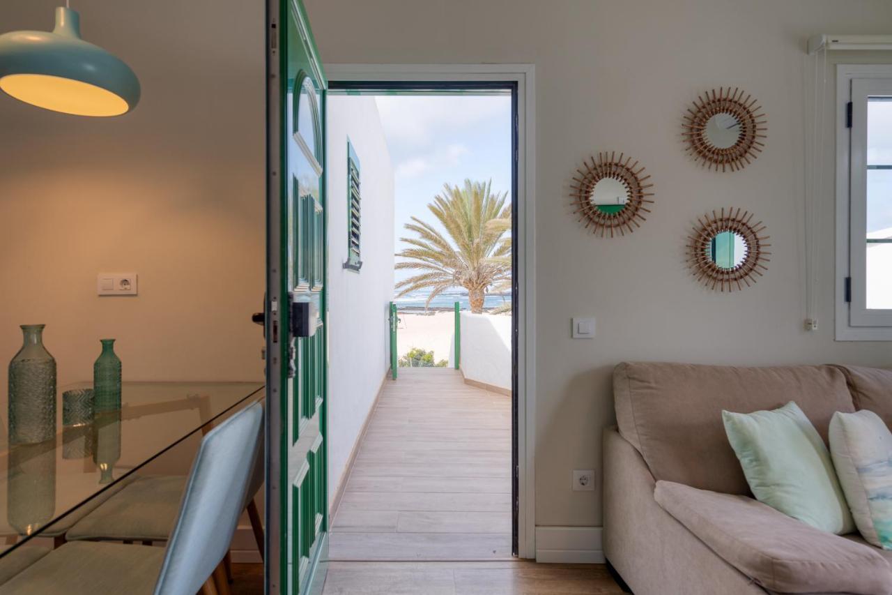Homeforguest Modern And New Beachfront Apartment Ла Олива Екстериор снимка