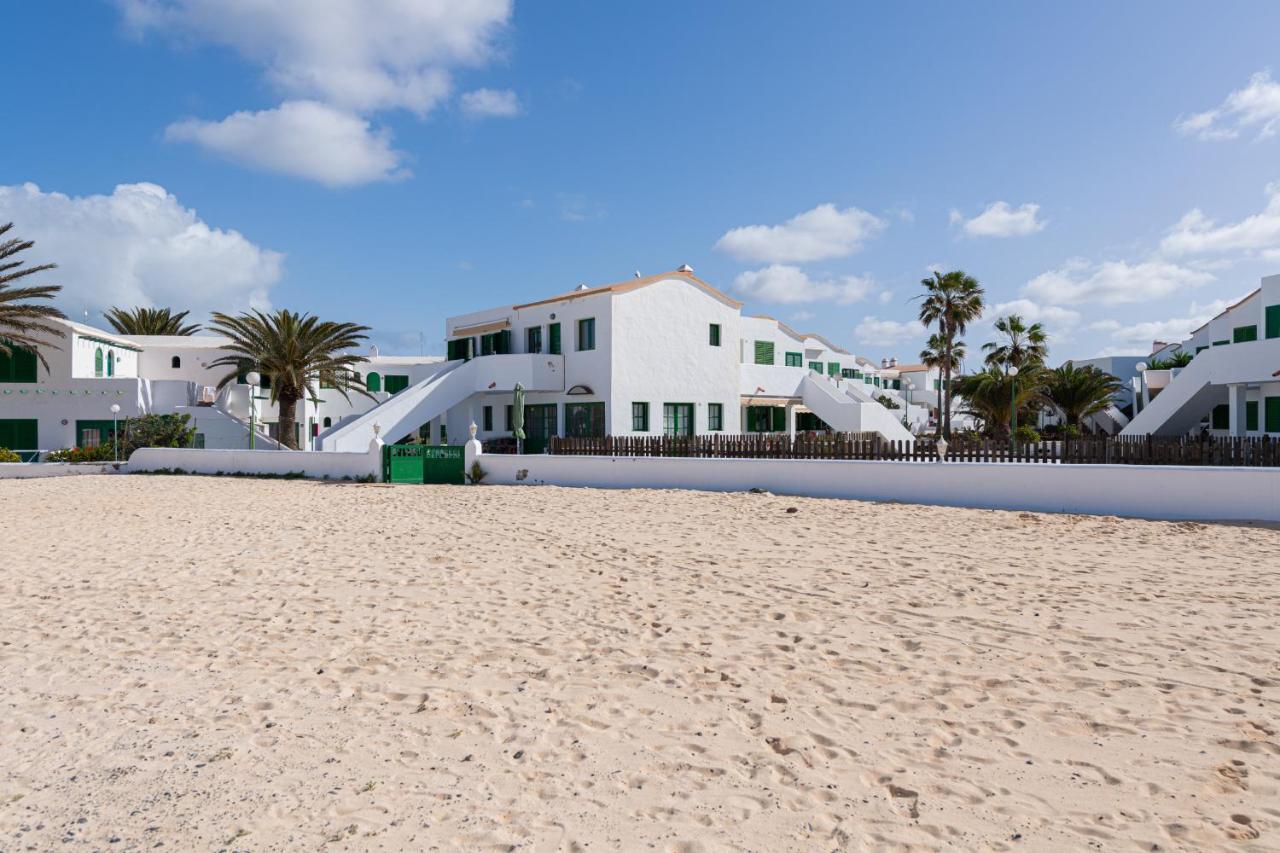 Homeforguest Modern And New Beachfront Apartment Ла Олива Екстериор снимка